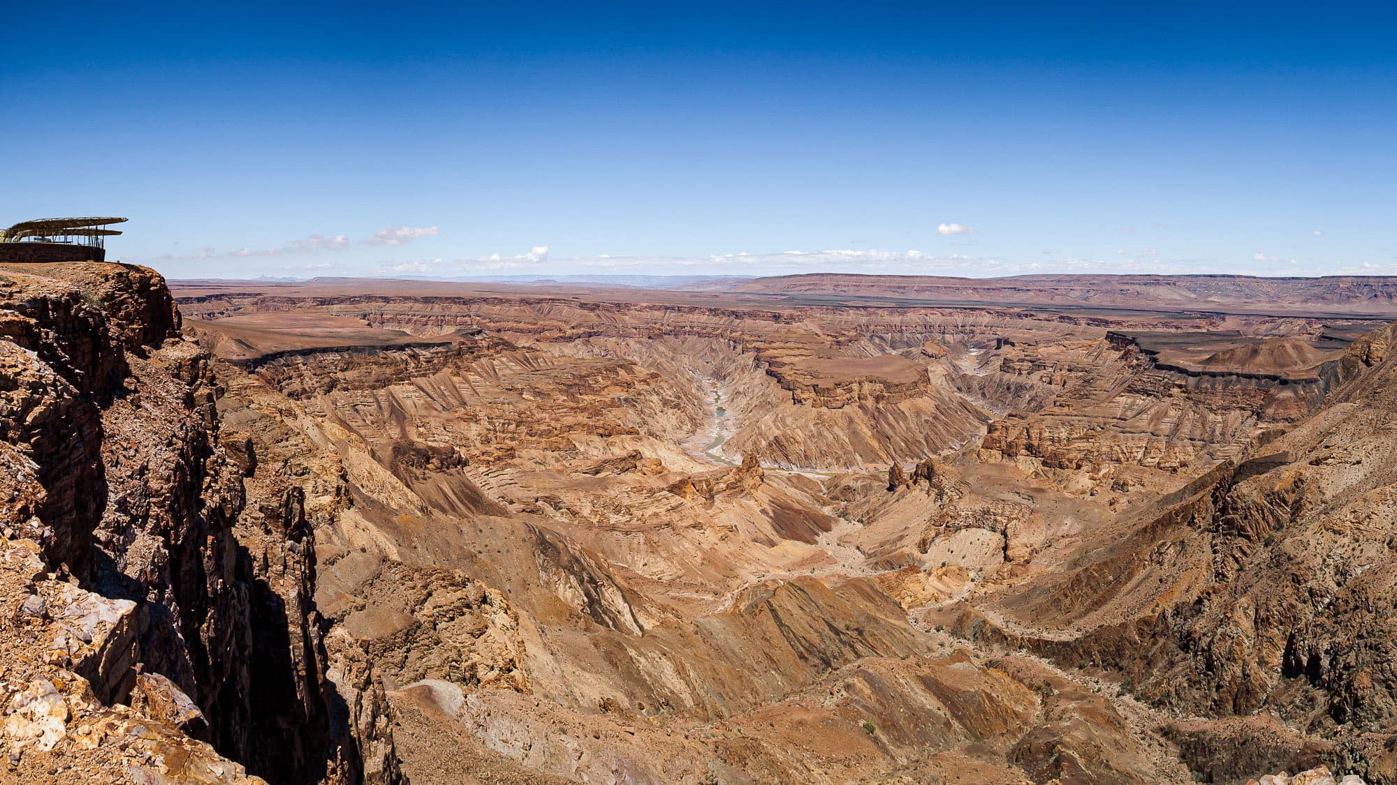 Gewaltige Schluchten, schroffe Felsen und endlose Weite: Der Fish River Canyon zeigt den Süden Namibias von seiner dramatischsten Seite.